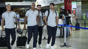 Gonçalo Guedes e Bernat na comitiva para Milão: Benfica só deixou um jogador em Lisboa