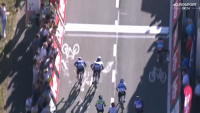 Arnaud De Lie vence sprint a pedalar... só com uma perna