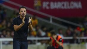 Xavi realiza o 100.º jogo no banco do Barcelona