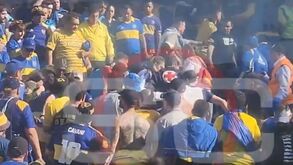 Adeptos do Boca descobrem 'infiltrado' do River na Bombonera: homem teve de sair de maca