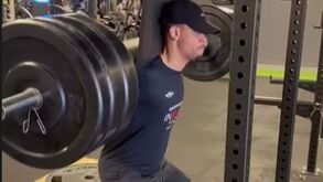 João Victor mostra-se a treinar no ginásio e no relvado depois de ter sido afastado por Schmidt