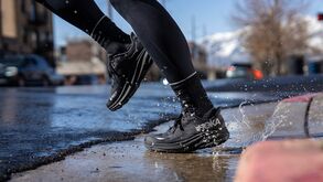 HOKA lança Clifton 9 GTX para dar brilho aos dias mais cinzentos