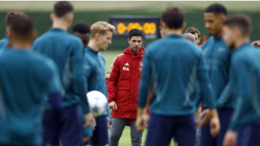 Arsenal com viagem atribulada