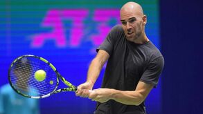 Adrian Mannarino vence torneio de Astana e conquista quarto título da carreira