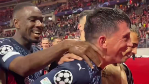 Jogadores do Sp. Braga em comunhão com os adeptos após triunfo épico em Berlim