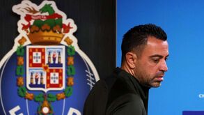 Xavi deixa elogios ao FC Porto: «É uma equipa que compete sempre muito bem na Champions»