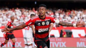 Enquanto Tite não chega... Flamengo tenta renovação de Bruno Henrique