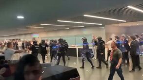 Atlético Madrid-Feyenoord acabou mal: Pancadaria junto à zona VIP 
