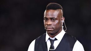 Balotelli garante que só jogaria no PSG com um salário... de 10 milhões: «Até na equipa do meu irmão!»