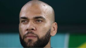 Daniel Alves fica sem advogado e irmão deixa-lhe mensagem