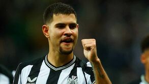 Bruno Guimarães já reina em Newcastle: Chocolates, muitos sorrisos e boas exibições
