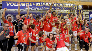 As imagens da festa do Benfica após a conquista da Supertaça de voleibol