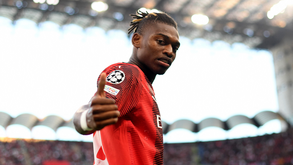 Cassano volta a criticar Rafael Leão e o português reage com... 'emojis' de palhaço