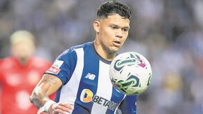 Evanilson para travar o carrossel