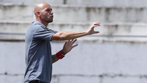 Benfica faz mira ao líder Estoril