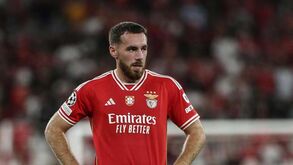 Kökçü falha o Estoril-Benfica