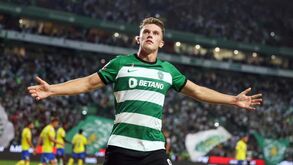 Centro perfeito de Edwards e Gyökeres a abrir assim o marcador no Sporting-Arouca