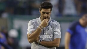 Palmeiras de Abel Ferreira perde com Santos e atrasa-se na luta pela liderança