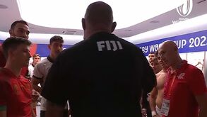Só mesmo no râguebi: treinador das Fiji entrega prendas no balneário de Portugal após derrota com os Lobos
