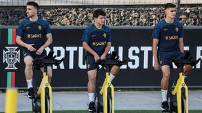 Boa disposição marca arranque dos trabalhos da seleção: João Neves e António Silva não se largaram