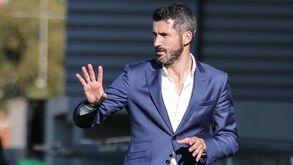 Paredes anuncia saída do técnico Eurico Couto