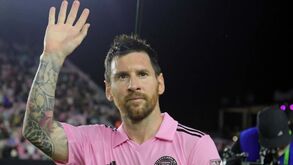 Messi viaja para Buenos Aires a bordo de avião pilotado... por jornalista