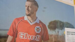'Mãe Maria!': Camisola retro do Benfica em destaque na 'FourFourTwo'
