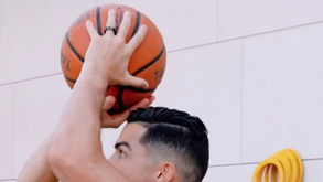 Seleção Nacional regressa aos treinos com o 'basquetebolista' Cristiano Ronaldo em destaque