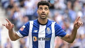 Inter na dianteira por Taremi