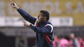 Carlos Tévez lamenta nível intelectual dos seus jogadores: «Três não sabem somar»