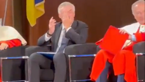 Carlo Ancelotti emociona-se ao ouvir hino da 10.ª Champions do Real Madrid tocado por duas harpas