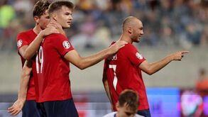 Aursnes assiste e marca na goleada da Noruega em Chipre