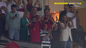 Dolores em lágrimas e Cristianinho equipado à Sporting: as imagens da homenagem a Cristiano Ronaldo