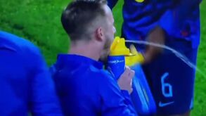 James Maddison é craque... mas não sabe beber água