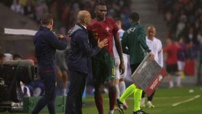 Roberto Martínez explica substituição: «Rafael Leão teve problemas estomacais»