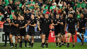 Nova Zelândia vence Irlanda e defronta a Argentina nas meias-finais do Mundial de râguebi