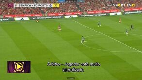 A conversa entre árbitro e VAR no lance de David Carmo com Rafa no Benfica-FC Porto: «Está muito lateralizado»