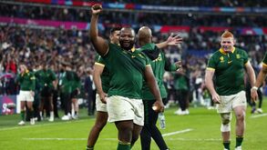 África do Sul vence França e encontra Inglaterra nas 'meias' do Mundial de râguebi