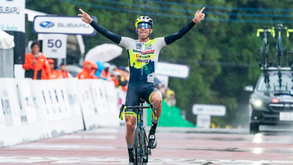 Rui Costa acaba época como começou