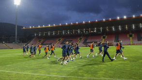 Relvado do Estádio Bilino Polje provoca apreensão para o Bósnia-Portugal