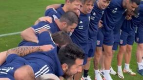 «Quem somos?» Buffon lidera 'grito de guerra' da seleção italiana