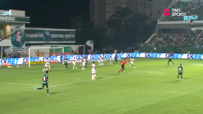 Brasileiros já falam em Puskás: lateral do Goiás marca golo de outro mundo frente ao São Paulo