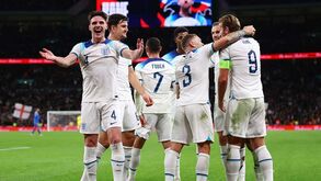 Uma festa bem regada e... cara: jogadores ingleses gastaram 40 mil euros a celebrar apuramento para o Euro