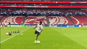 Redes sociais 'alucinam' com receção incrível de Sekou Koita em pleno Estádio da Luz