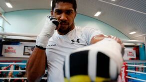 Retiro espiritual bizarro: Anthony Joshua passou quatro dias às escuras 