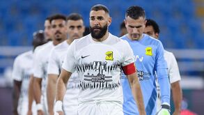 Al Ittihad empata em jogo com 'bis' de Benzema (um deles na própria baliza)