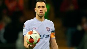 Anda sempre em festas: Como Busquets pediu a Xavi para não contratar médio brasileiro