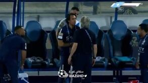 Michael ficou furioso após ser substituído e Jorge Jesus foi pedir explicações: João de Deus teve de intervir