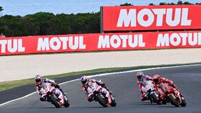Johann Zarco vence na Austrália e alcança primeira vitória da carreira em corrida com final louco