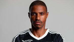Notícia Record: Vasco Fernandes afastado do plantel do Casa Pia